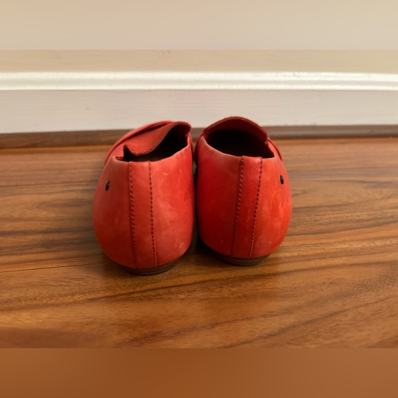EUC UGG Red pointed toe leather flats - size 8 - summer, red, flashy - Picture 5 of 10